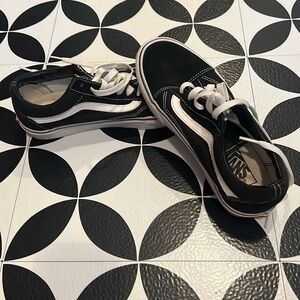 EUC Vans Old Skool Sneaker